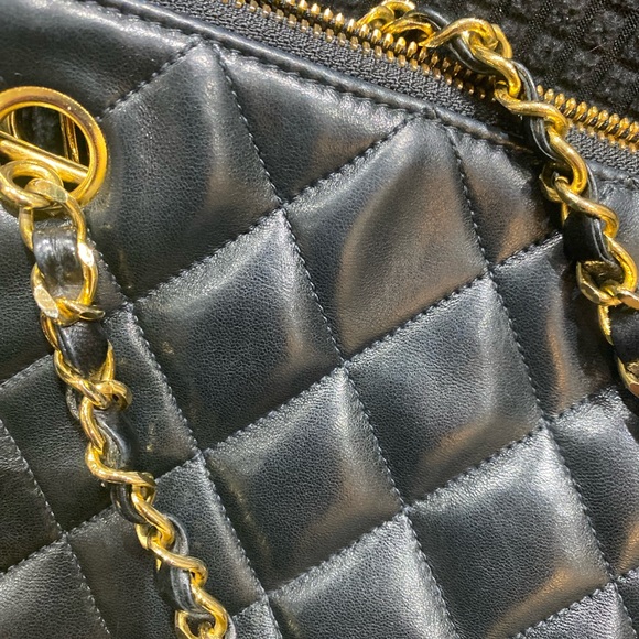Chanel Quilted Chain Shoulder Bag - Picture 3 of 12